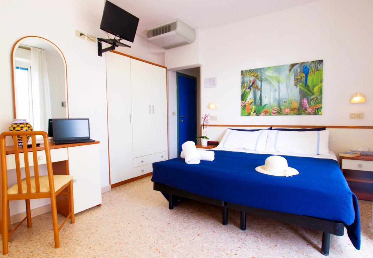 מיסאנו אדריאטיקו Hotel Adria B&B - Colazione Fino Alle 12 מראה חיצוני תמונה