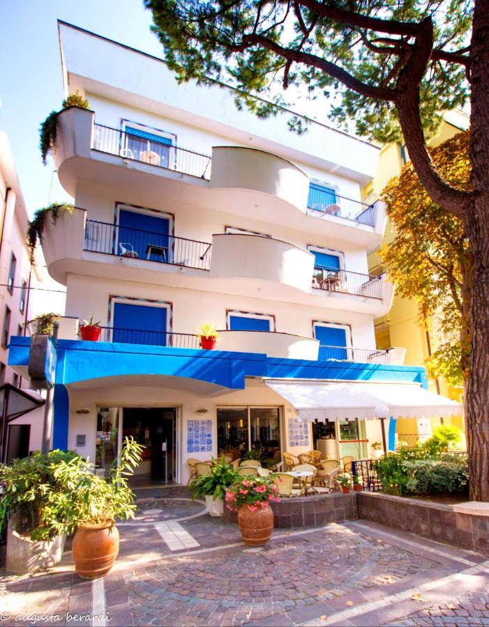 מיסאנו אדריאטיקו Hotel Adria B&B - Colazione Fino Alle 12 מראה חיצוני תמונה