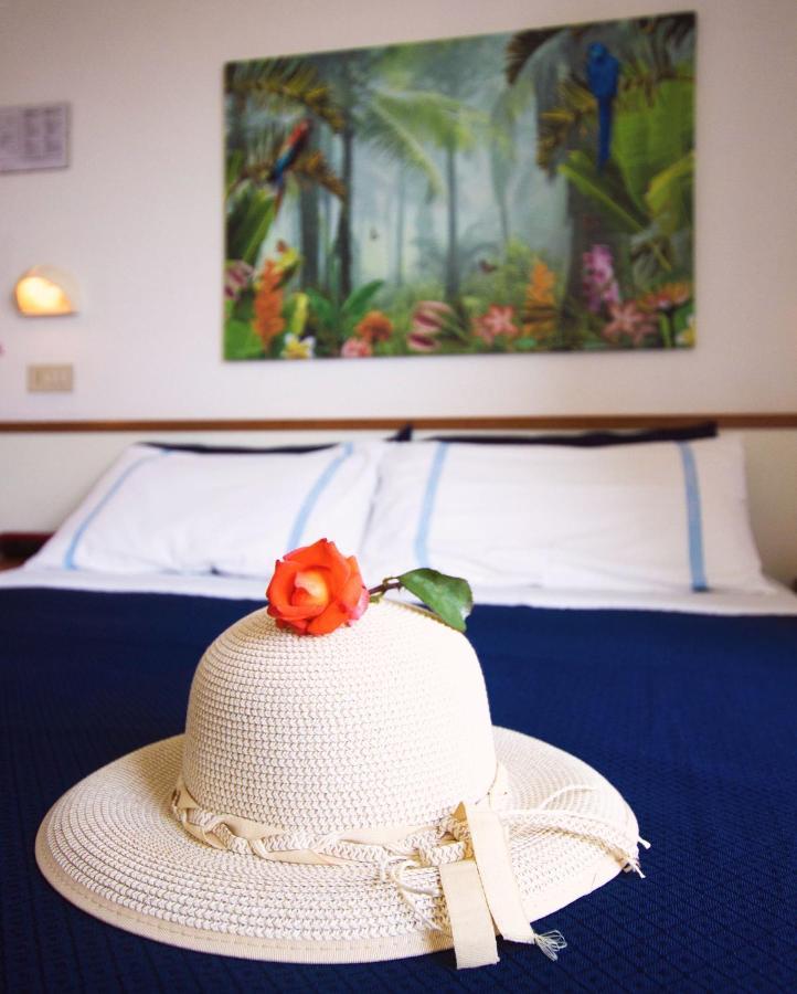 מיסאנו אדריאטיקו Hotel Adria B&B - Colazione Fino Alle 12 מראה חיצוני תמונה