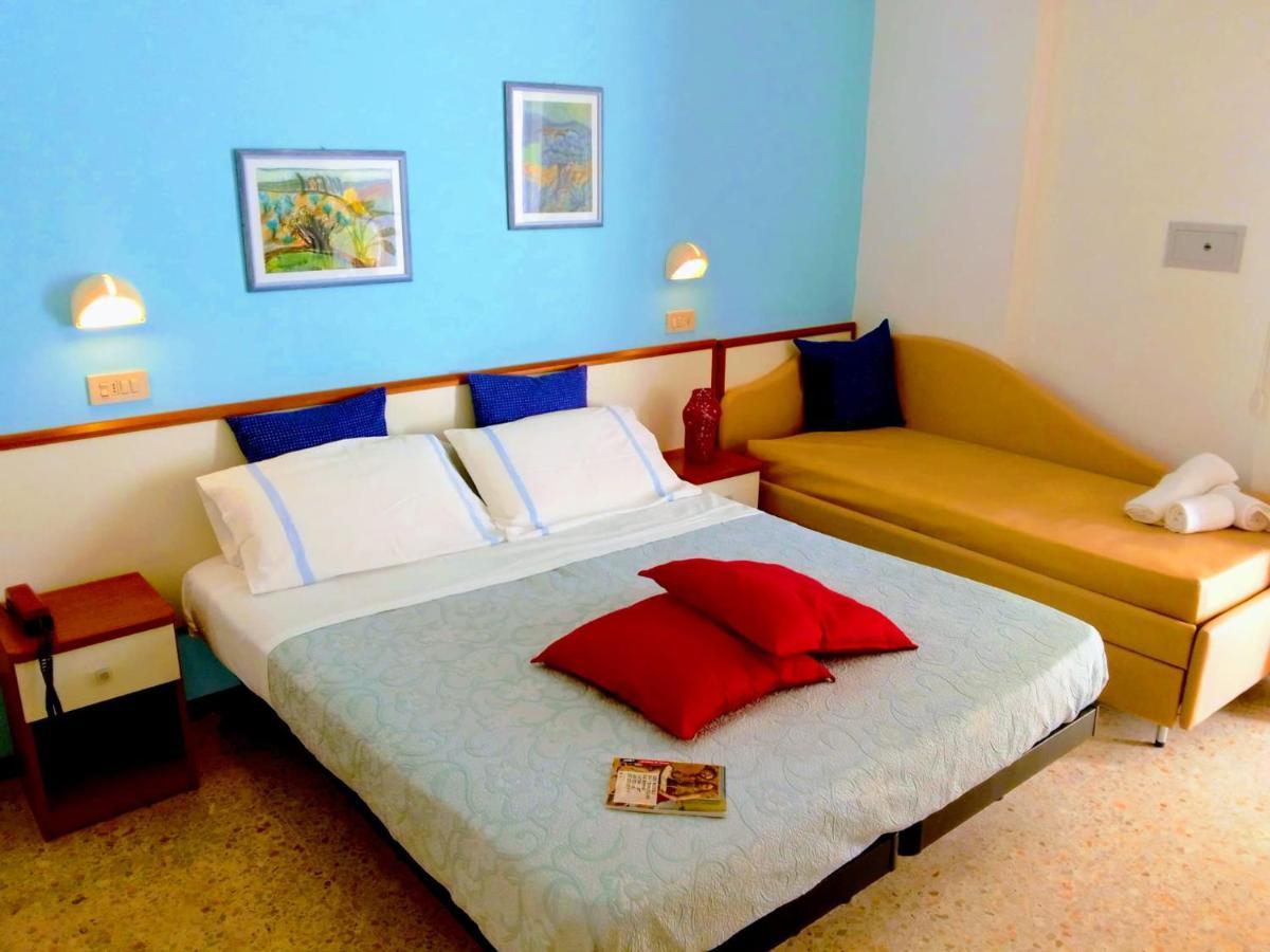 מיסאנו אדריאטיקו Hotel Adria B&B - Colazione Fino Alle 12 מראה חיצוני תמונה