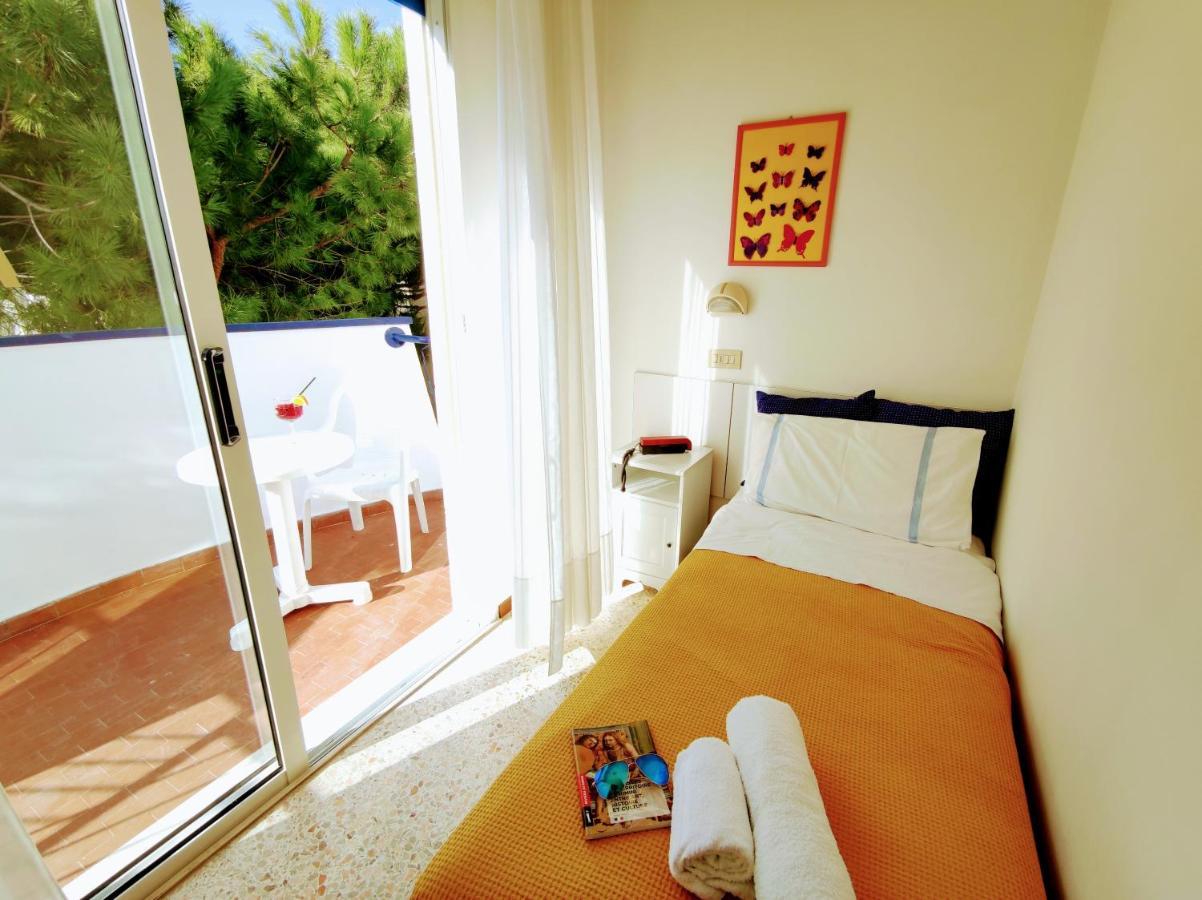 מיסאנו אדריאטיקו Hotel Adria B&B - Colazione Fino Alle 12 מראה חיצוני תמונה