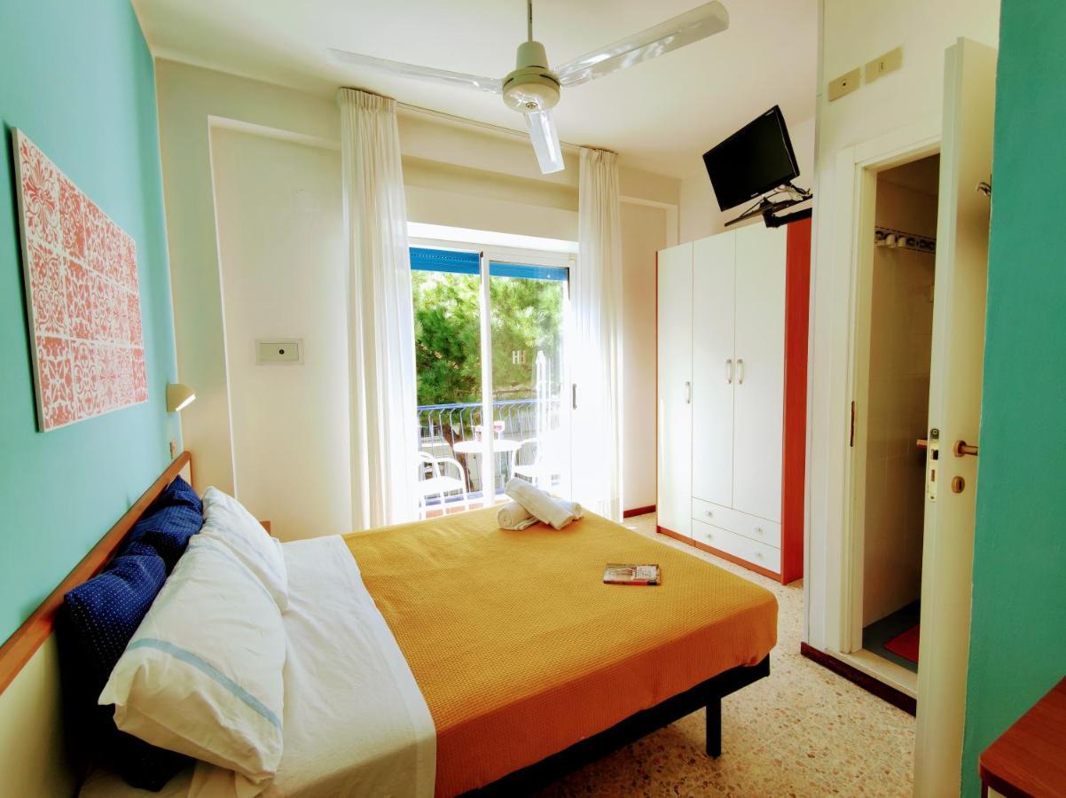 מיסאנו אדריאטיקו Hotel Adria B&B - Colazione Fino Alle 12 מראה חיצוני תמונה
