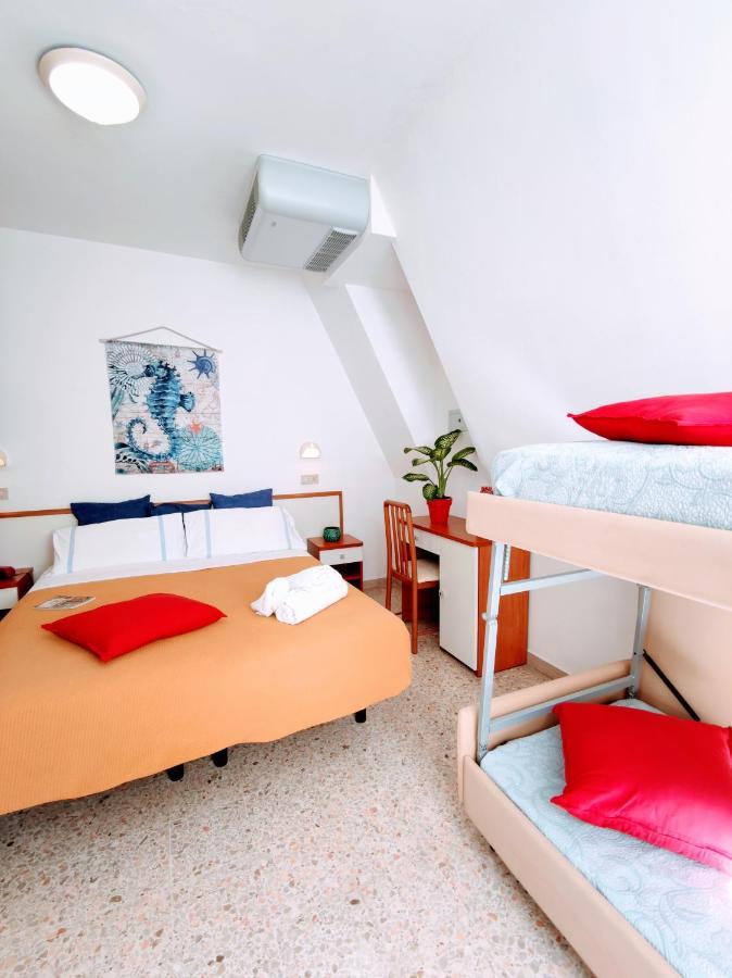 מיסאנו אדריאטיקו Hotel Adria B&B - Colazione Fino Alle 12 מראה חיצוני תמונה