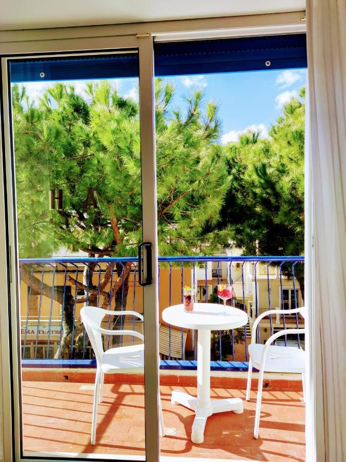 מיסאנו אדריאטיקו Hotel Adria B&B - Colazione Fino Alle 12 מראה חיצוני תמונה