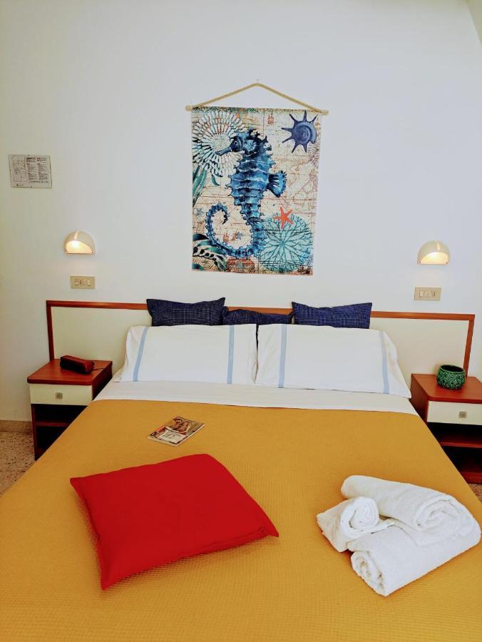 מיסאנו אדריאטיקו Hotel Adria B&B - Colazione Fino Alle 12 מראה חיצוני תמונה