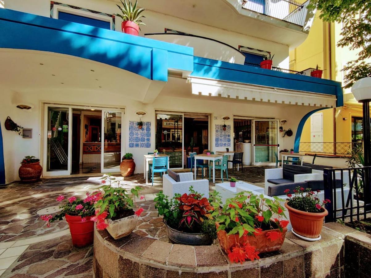 מיסאנו אדריאטיקו Hotel Adria B&B - Colazione Fino Alle 12 מראה חיצוני תמונה