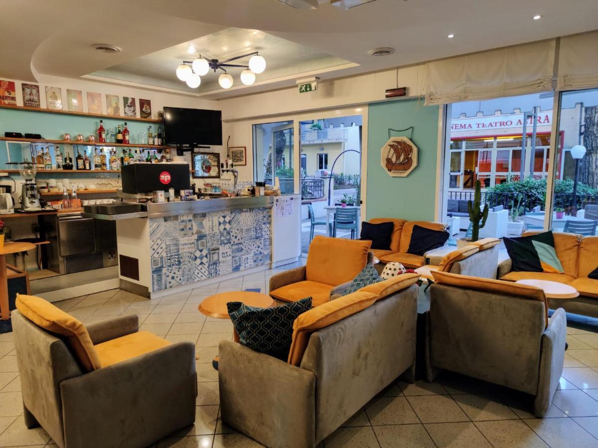 מיסאנו אדריאטיקו Hotel Adria B&B - Colazione Fino Alle 12 מראה חיצוני תמונה