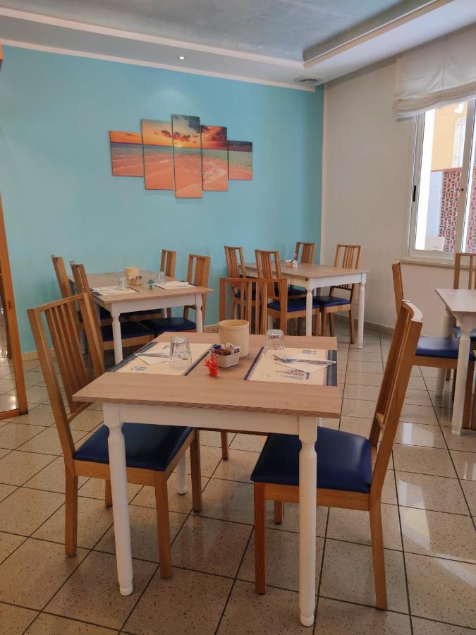 מיסאנו אדריאטיקו Hotel Adria B&B - Colazione Fino Alle 12 מראה חיצוני תמונה