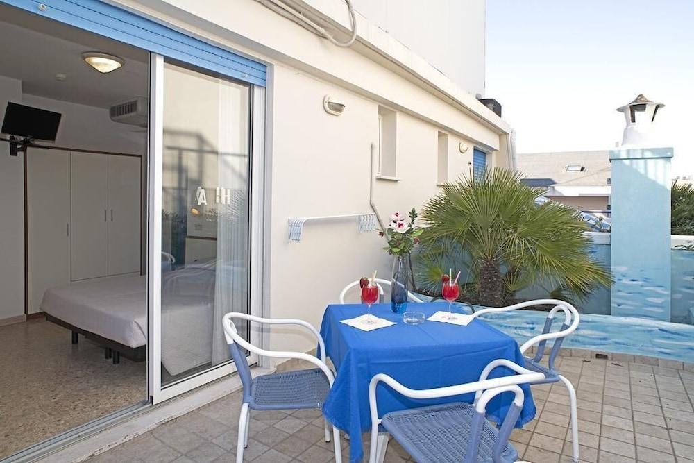 מיסאנו אדריאטיקו Hotel Adria B&B - Colazione Fino Alle 12 מראה חיצוני תמונה