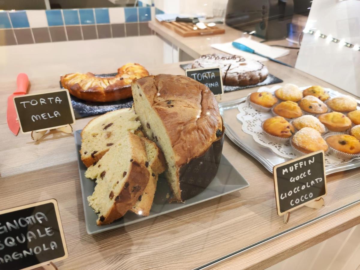 מיסאנו אדריאטיקו Hotel Adria B&B - Colazione Fino Alle 12 מראה חיצוני תמונה