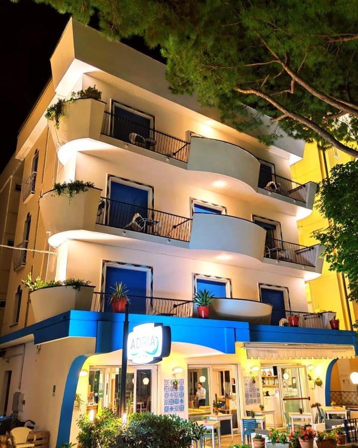 מיסאנו אדריאטיקו Hotel Adria B&B - Colazione Fino Alle 12 מראה חיצוני תמונה